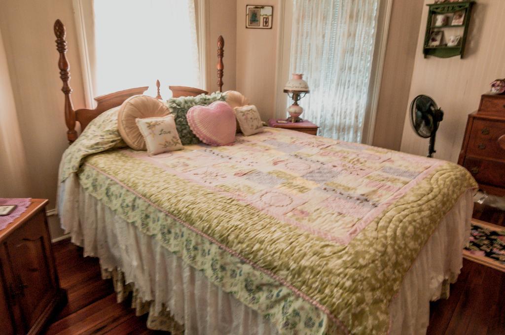 Bed and breakfast Holly House Of Hamilton Extérieur photo